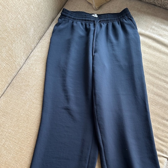 NWOT Wilfred Thesis Pant - Crepette™ in Dark Night Navy - Picture 2 of 6